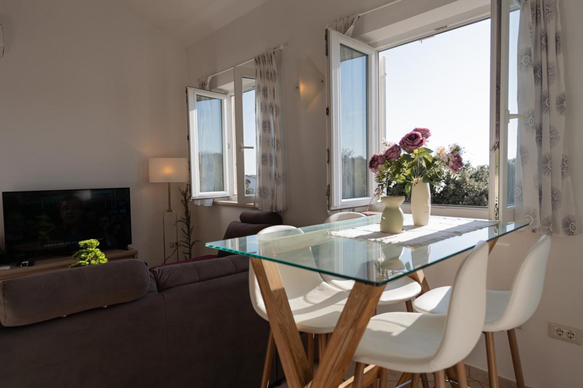 Two-bedroom Niki Near * Rovinj